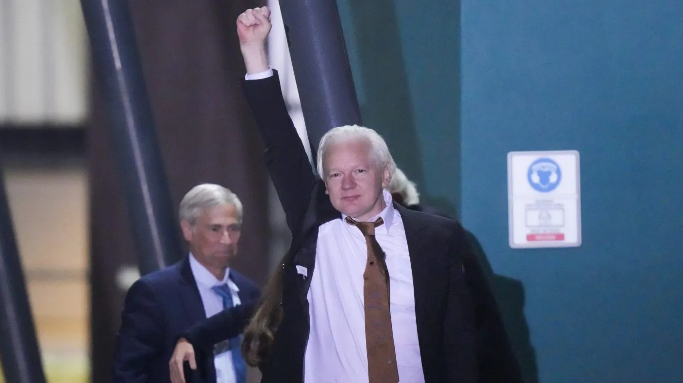 Assange Arriving in Australia